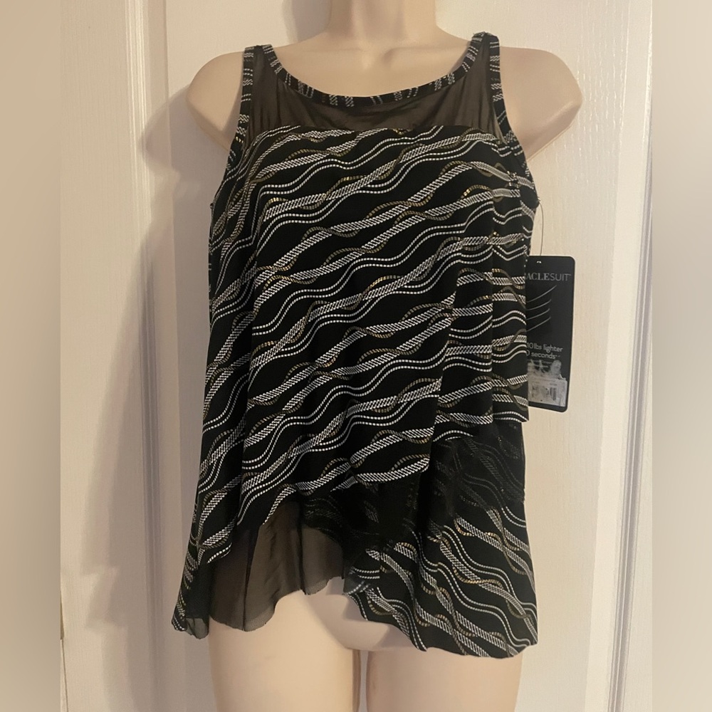 NWT Miraclesuit Black and White Wave Pattern Swim Tank 8‎ Bathing Top
